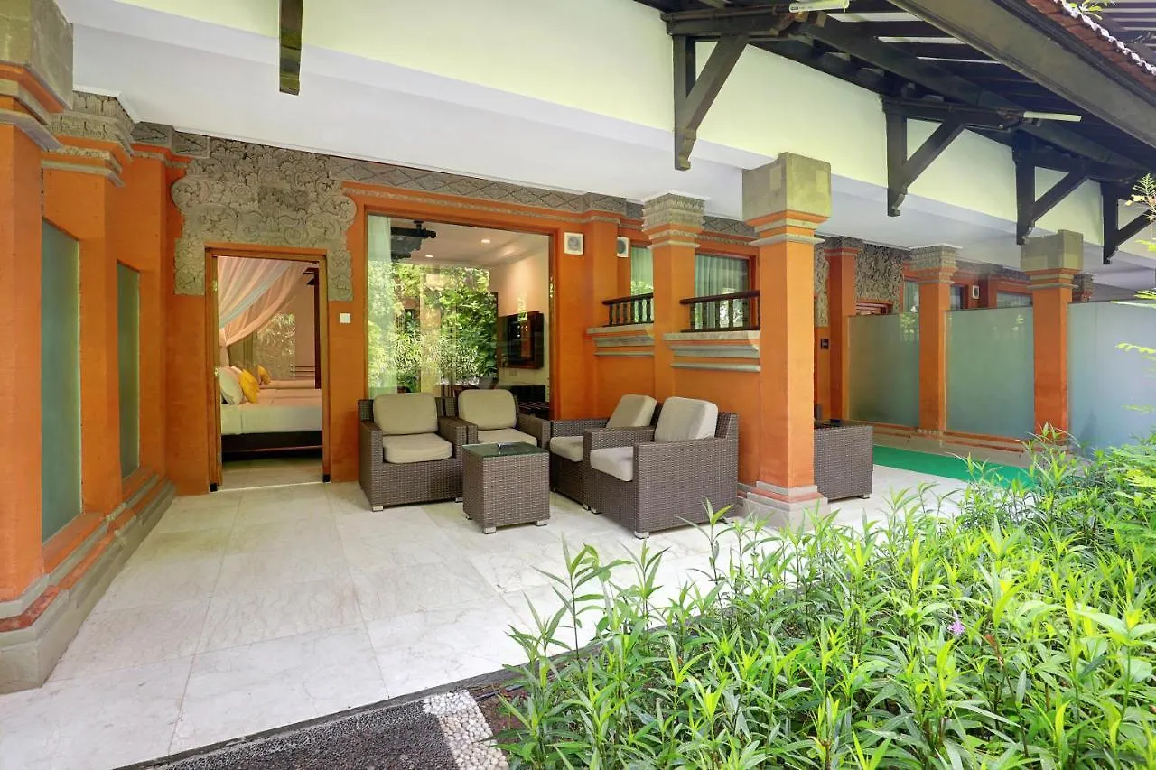 Legian Beach Hotel 4*,