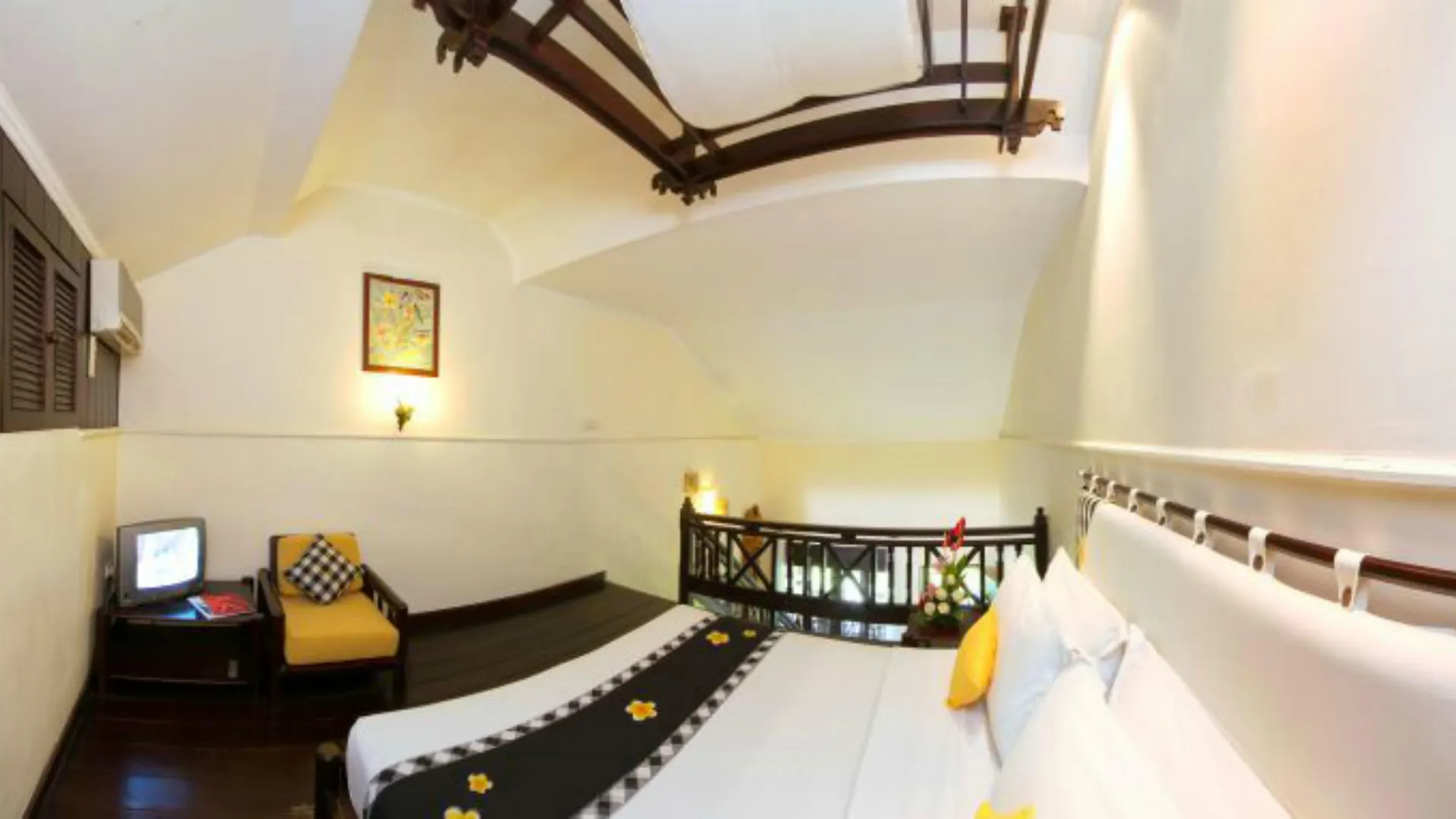 Legian Beach Hotel