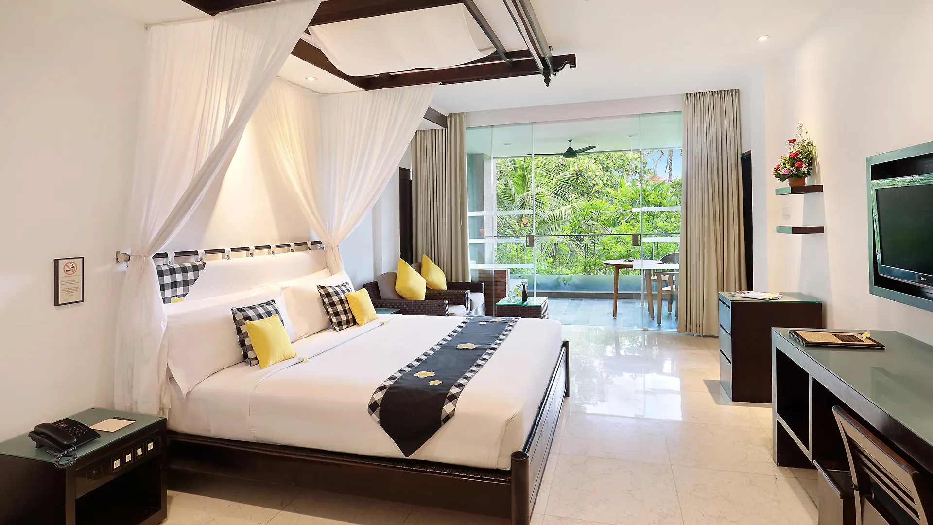 Legian Beach Hotel