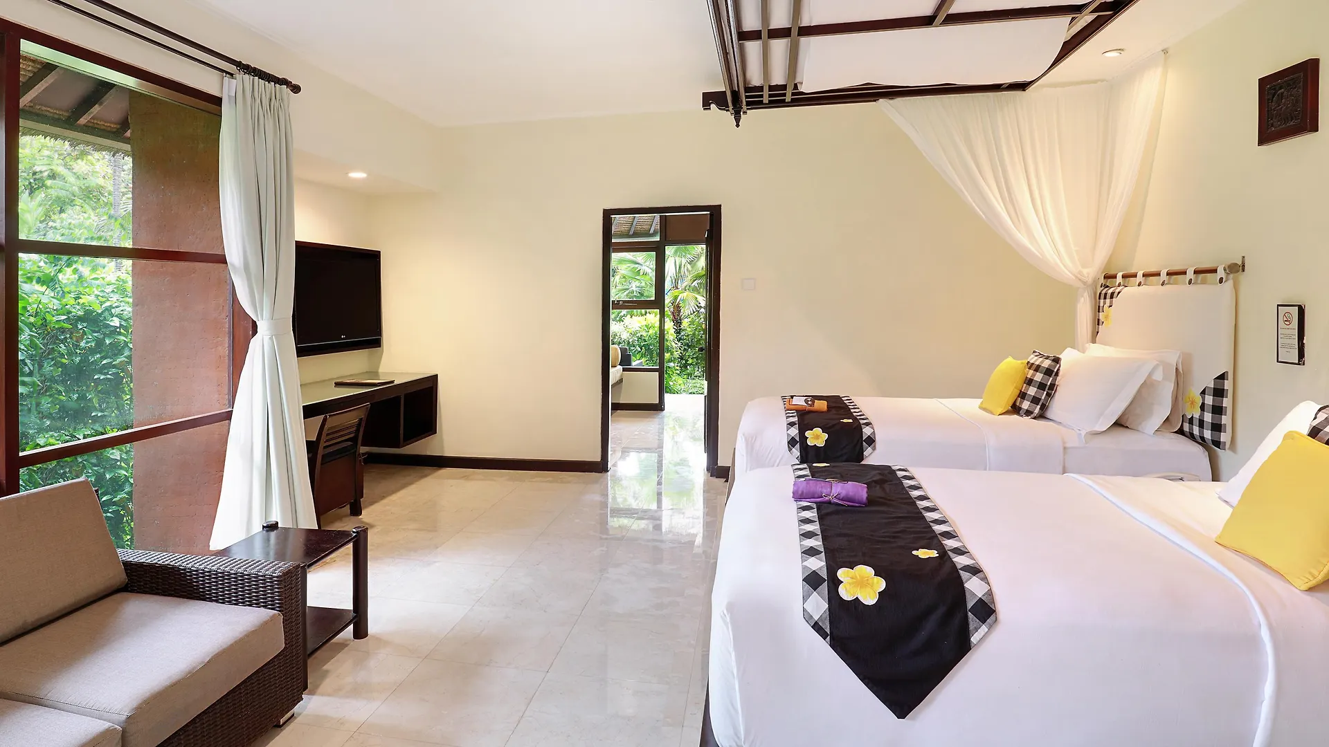 Legian Beach Hotel