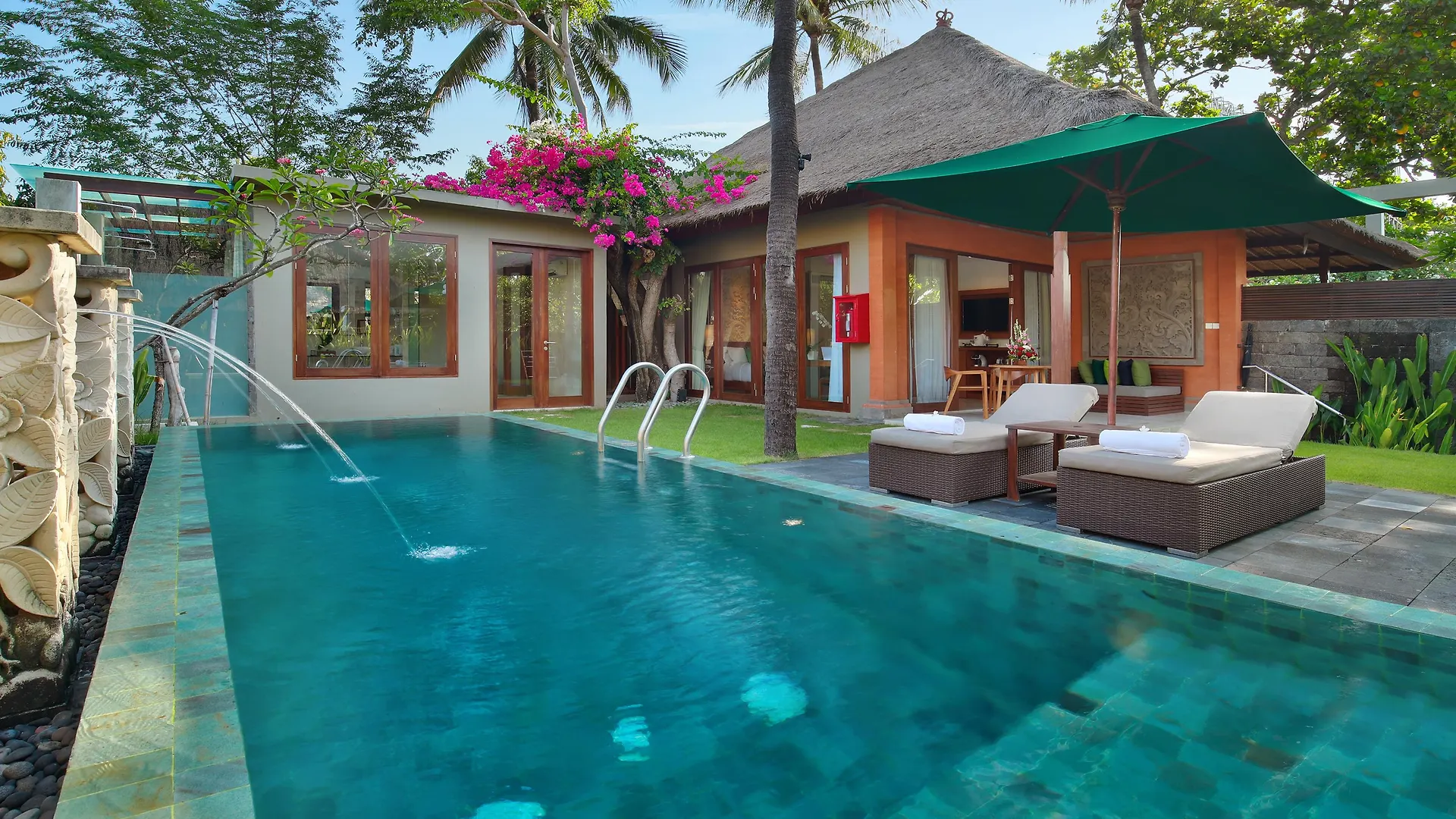 Legian Beach Hotel