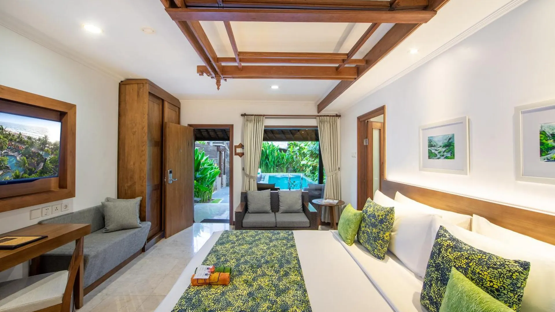 Legian Beach Hotel