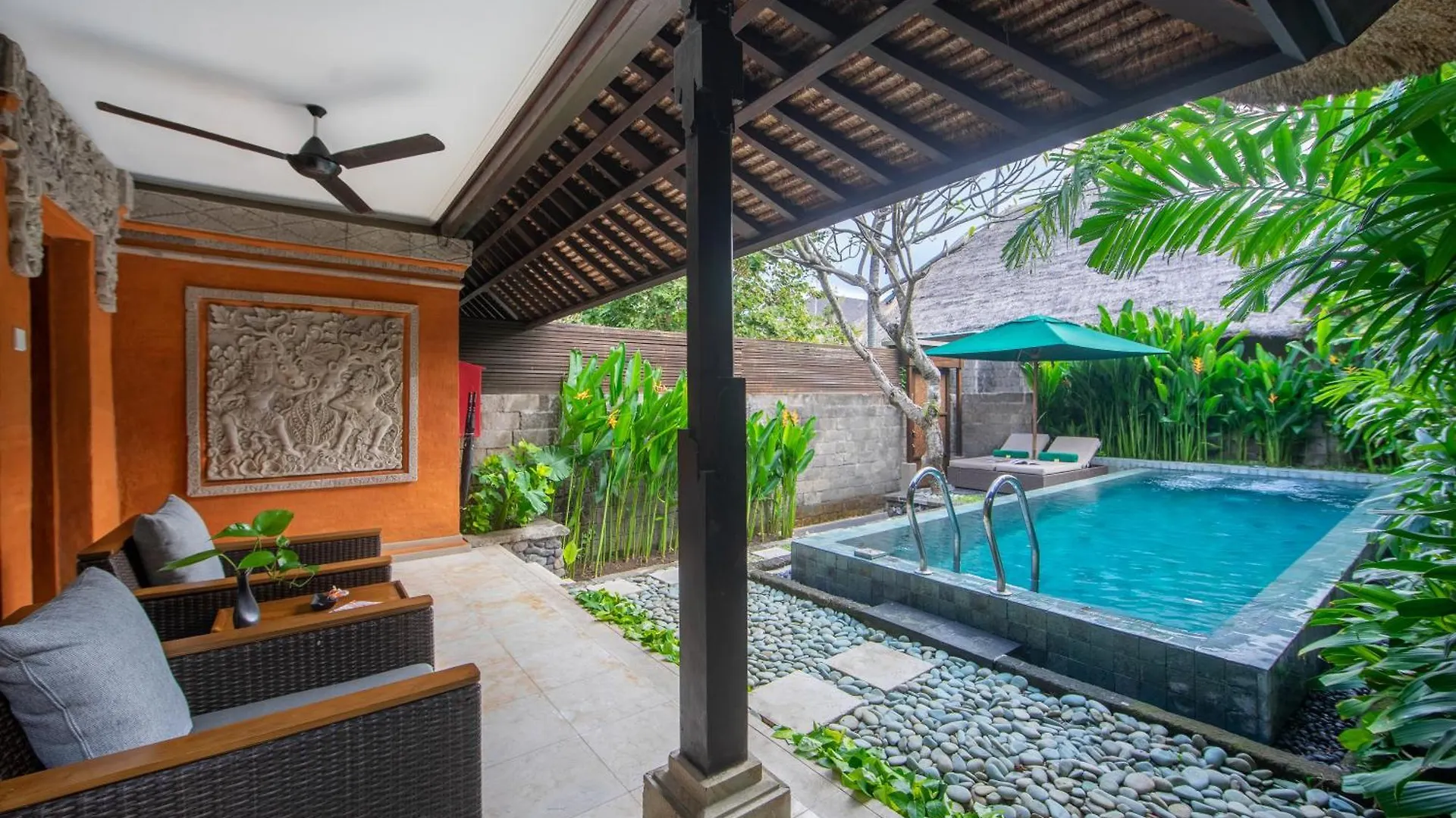 Legian Beach Hotel 4*,  Endonezya