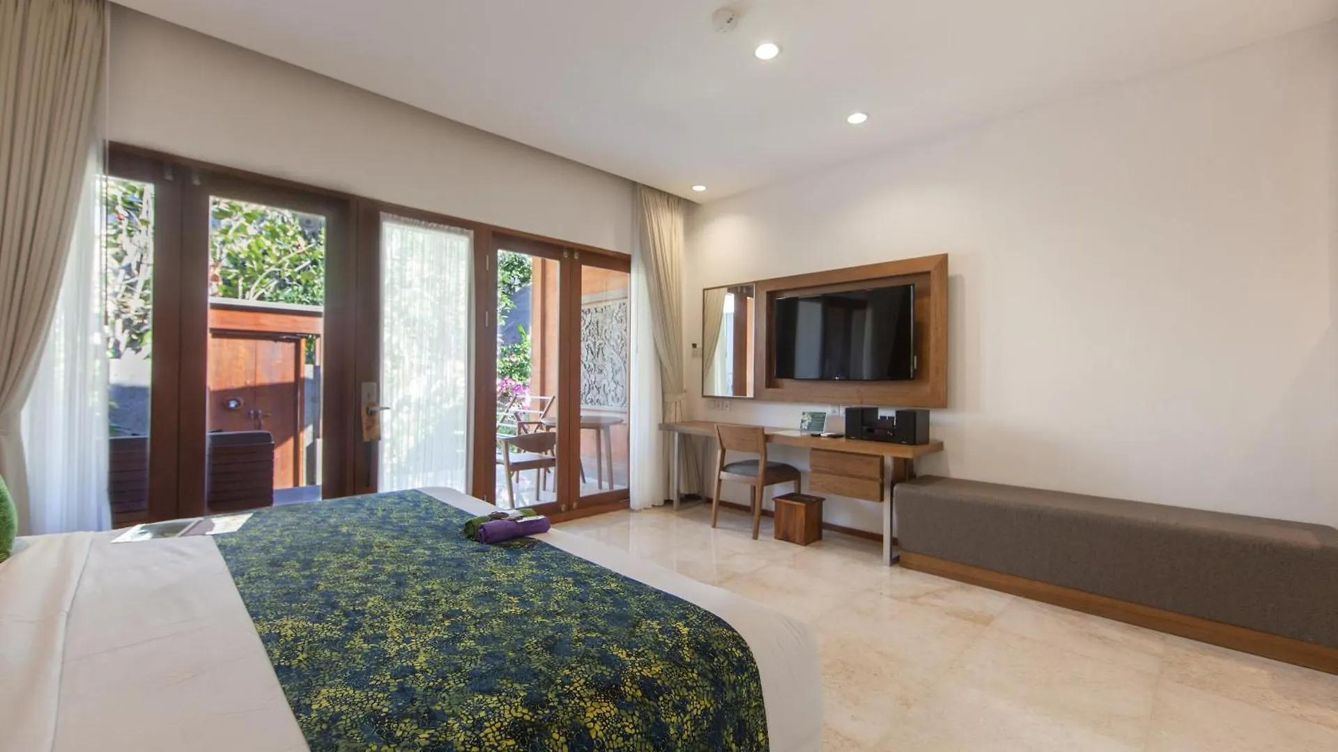 Legian Beach Hotel