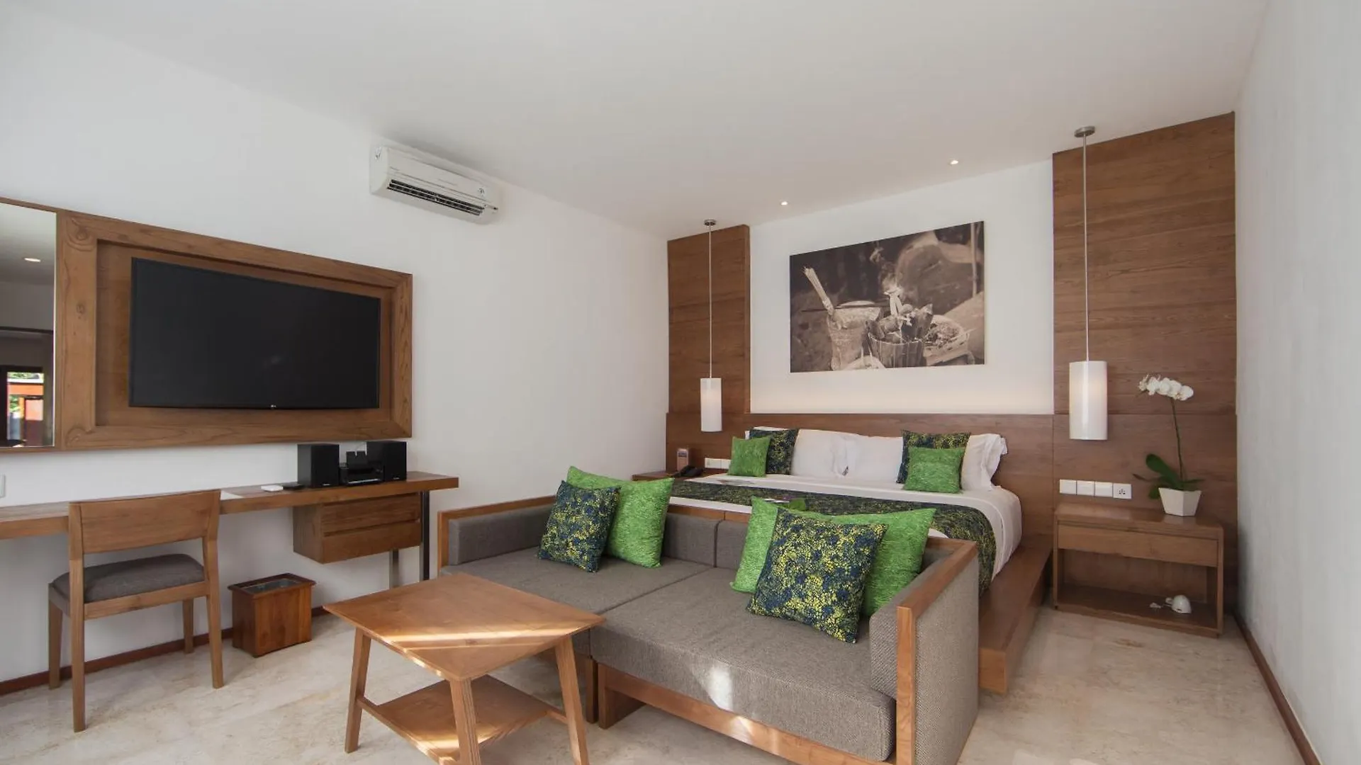 Legian Beach Hotel