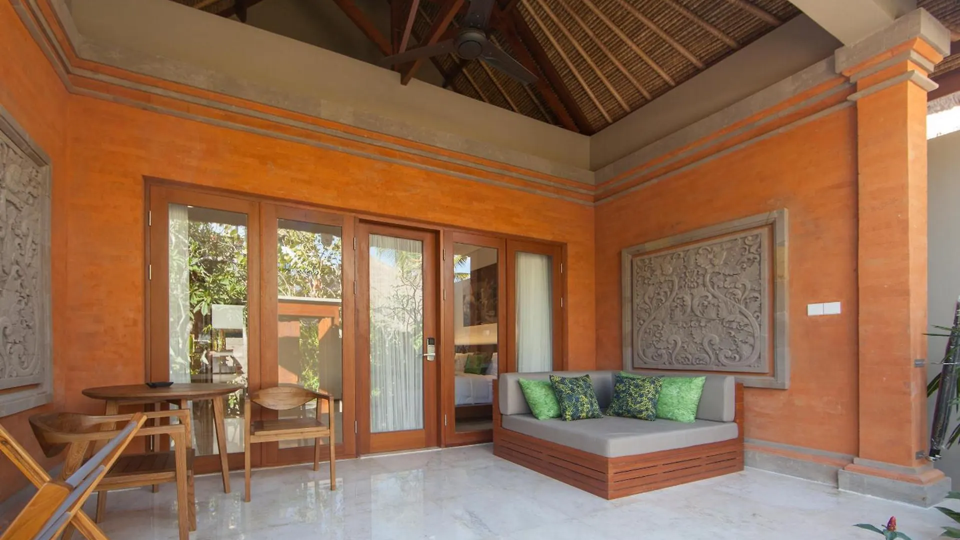****  Legian Beach Hotel Endonezya