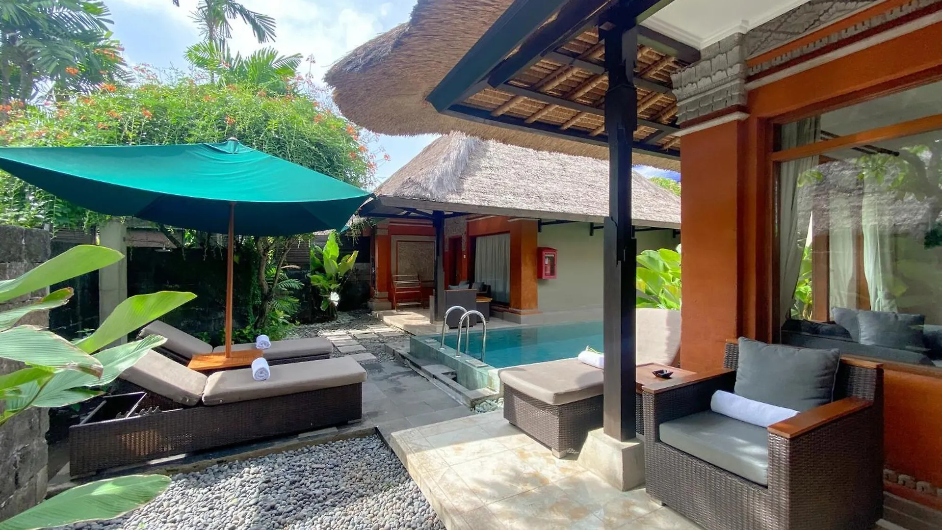 Legian Beach Hotel