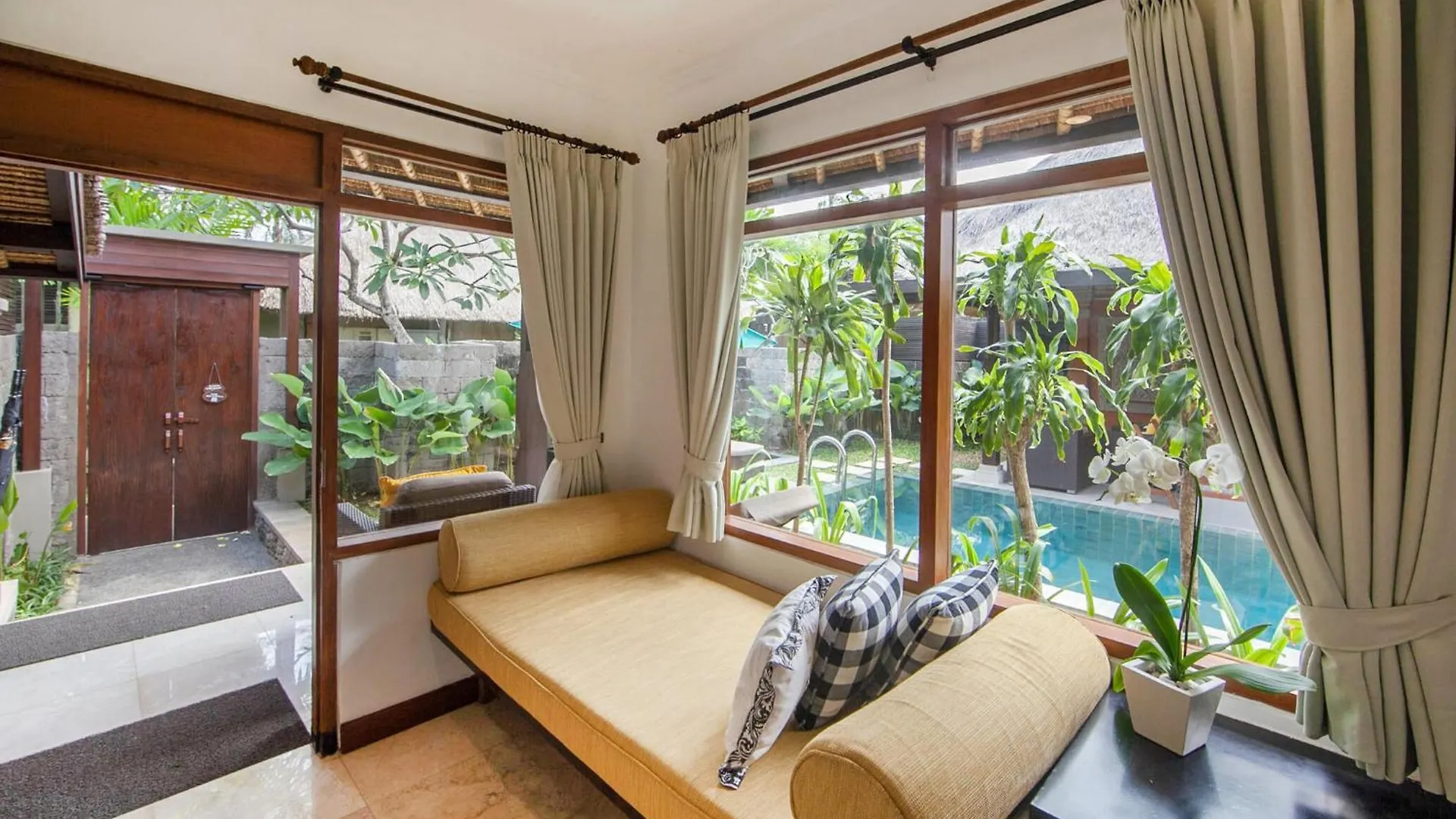 Legian Beach Hotel