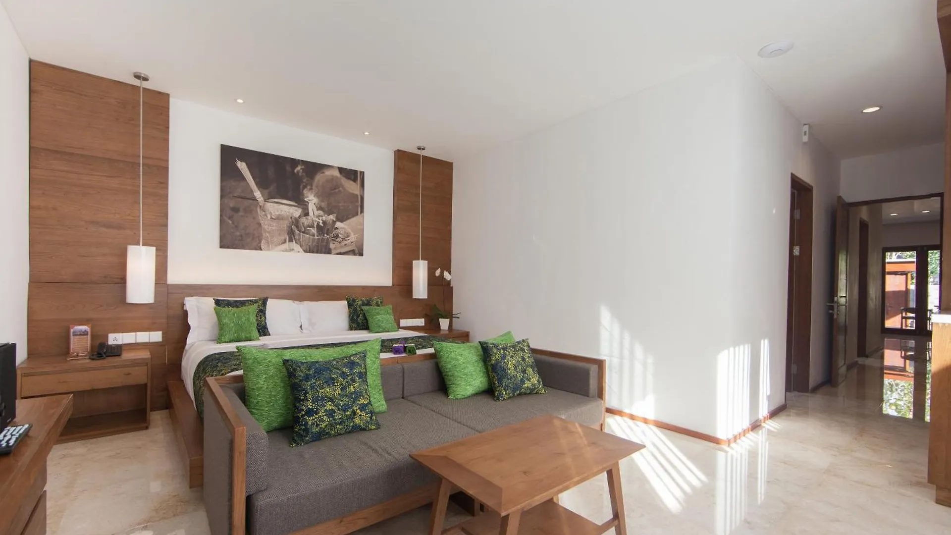 Legian Beach Hotel 4*, Легиан