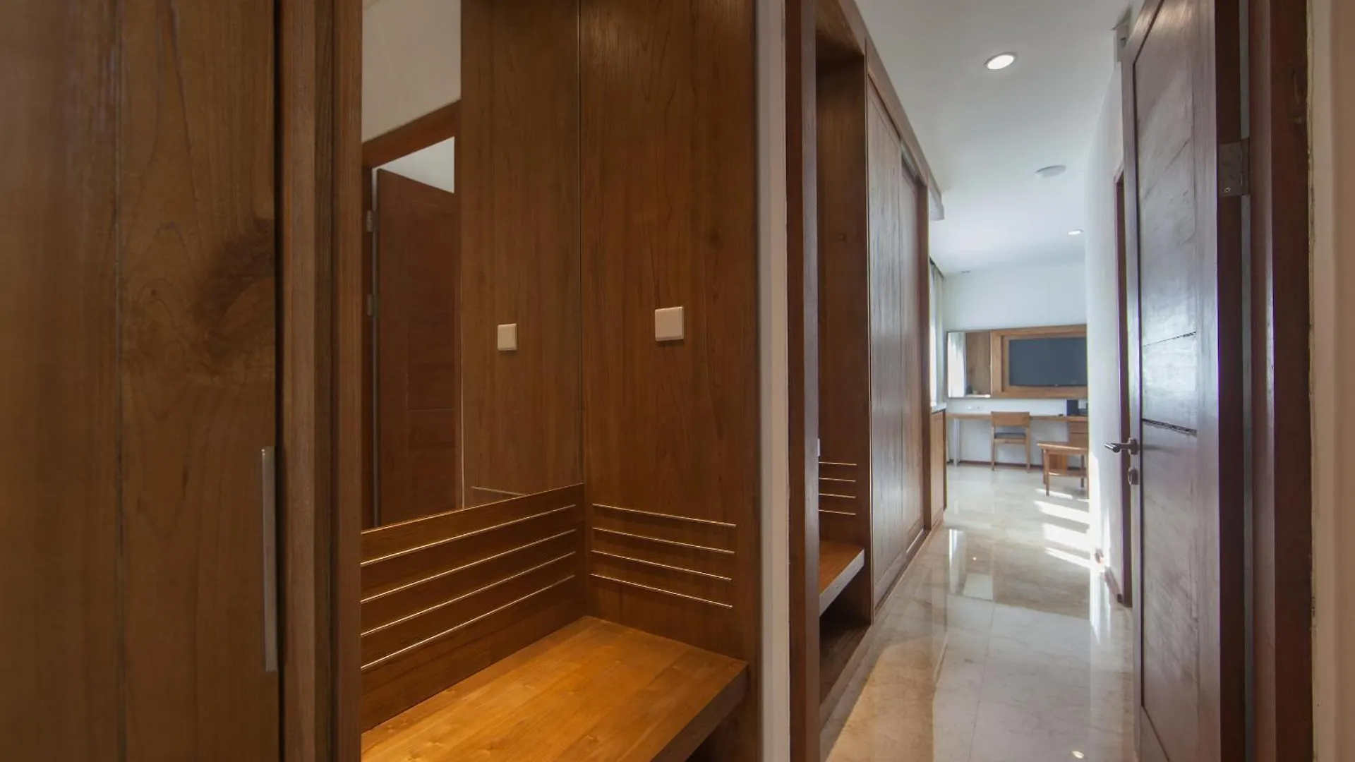 Legian Beach Hotel