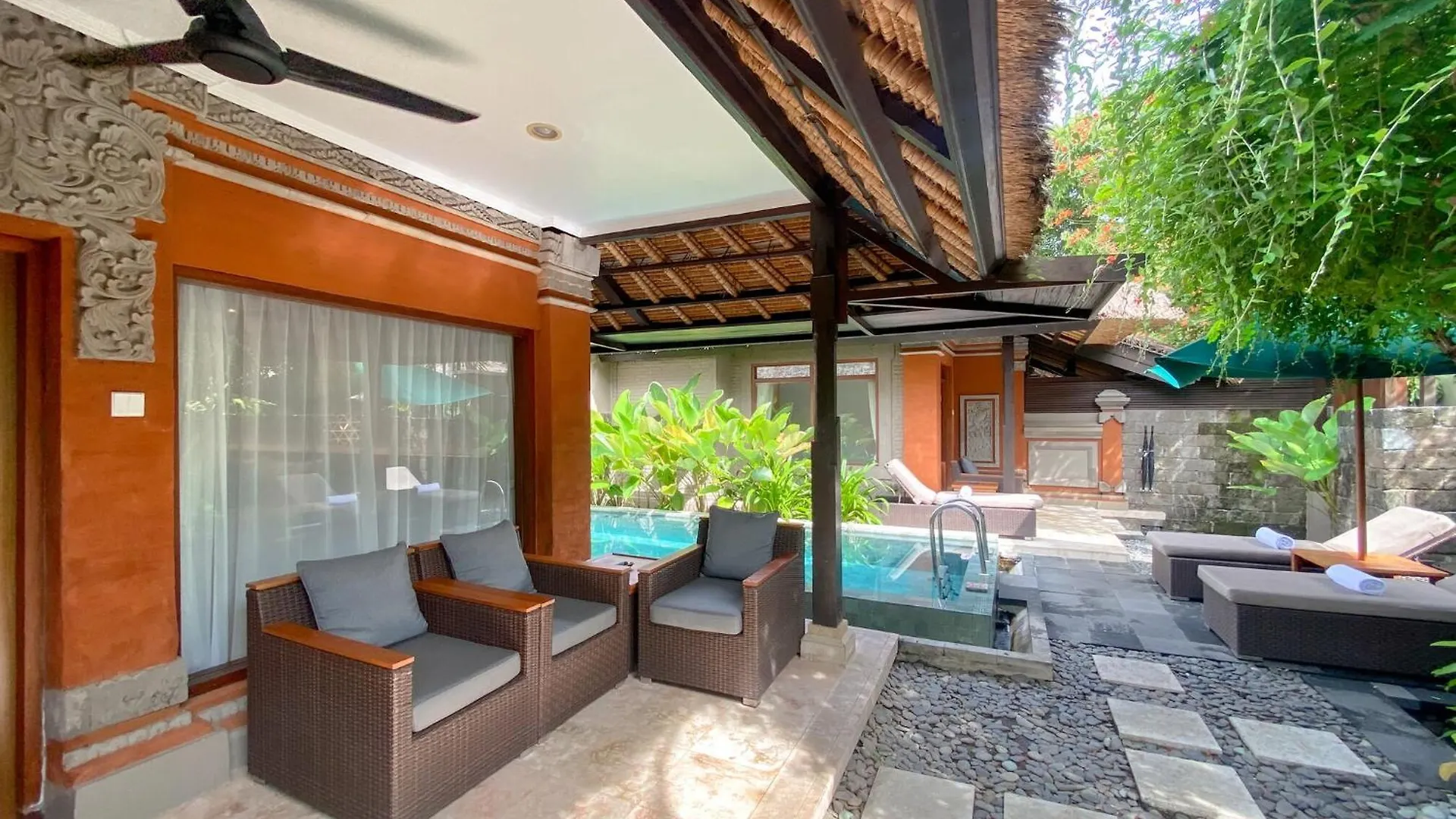 Legian Beach Hotel
